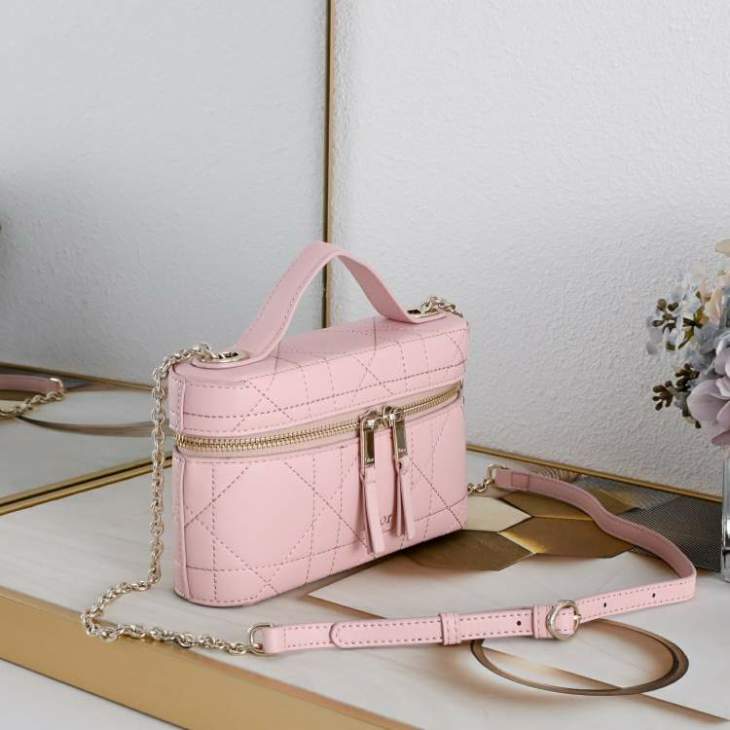 Picture of Dior Handbags _SKUfw239637182fw